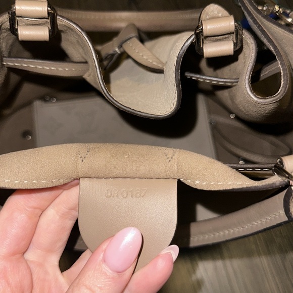 Louis Vuitton beige barrel bag - Picture 14 of 14